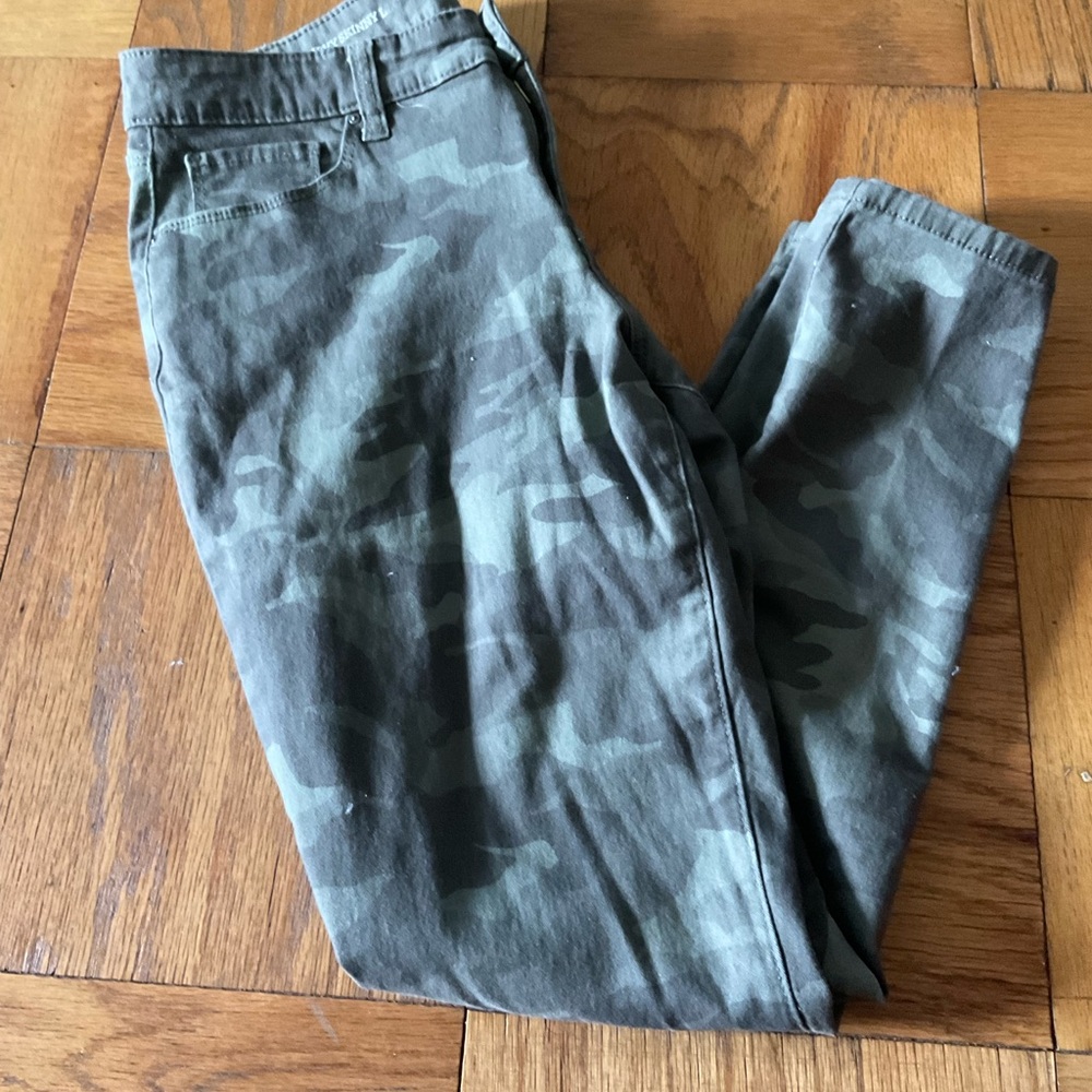 Style & Co Camo skinny sz. 6 petite